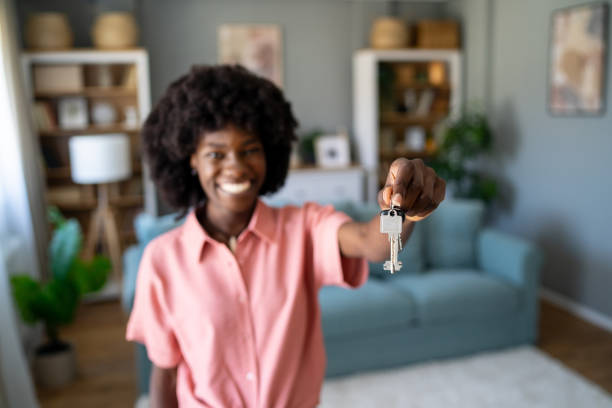 istock Smiling woman holding house keys 1731262144