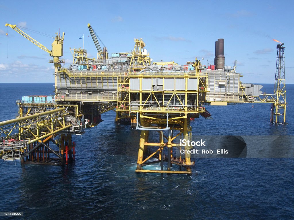 Offshore нефтяная платформа - Стоковые фото Морская платформа роялти-фри