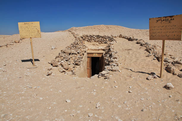 tumbas de los faraones en amarna a orillas del nilo, egipto - amarna fotografías e imágenes de stock