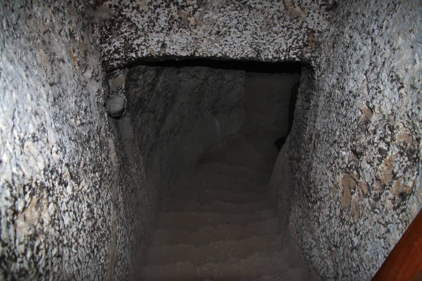 tumbas de los faraones en amarna a orillas del nilo, egipto - amarna fotografías e imágenes de stock