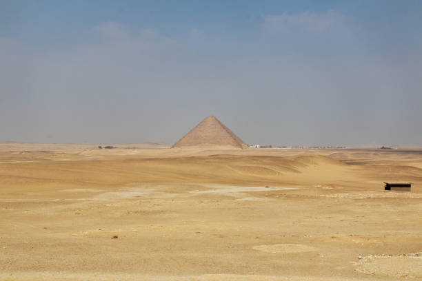 ダハシュールのピラミッド、サハラ砂漠、エジプト - snofru ストックフォトと画像