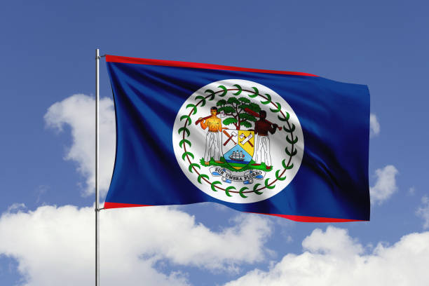 флаг белиза развевается на ветру в небе. - flag of belize стоковые фото и изображения