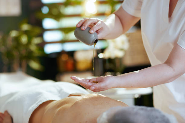 istock Closeup on massage therapist in massage cabinet 1731681519