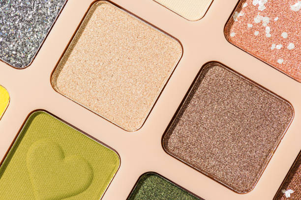 istock Top view texture pattern with different eye shadow swatches, multi colors palette in beige plastic package. Close up eyeshadows powder for makeup, cosmetics texture design, beauty background 1731729444