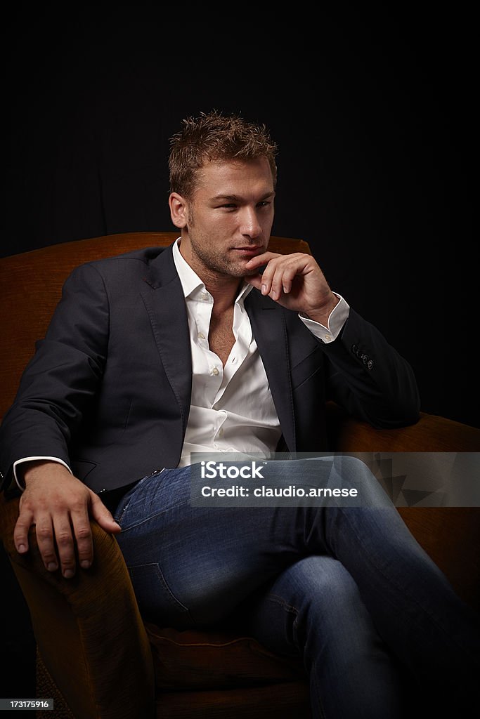 Uomo ritratto. Immagine a colori - Foto stock royalty-free di Sensualità