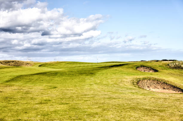 スコットランドのセントアンドリュース郊外にあるキングスバーンズゴルフコースの風景 - 18th hole ストックフォトと画像