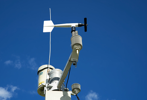 Weather station for meteorological measurements