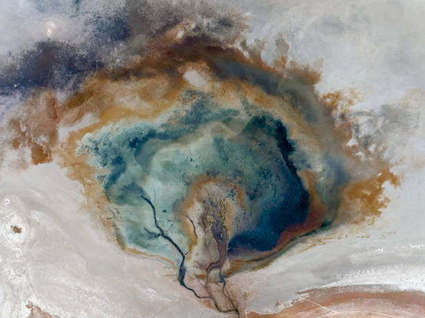 istock Natural shapes and textures on lake 1731901964