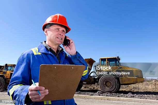 Konstrukcja Phonecall - zdjęcia stockowe i więcej obrazów Architekt - Architekt, Ciężarówka, Plac budowy