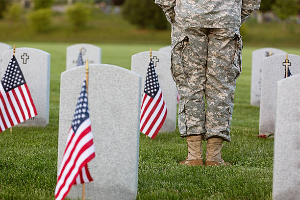 memorial day - depression sadness usa american flag photos et images de collection