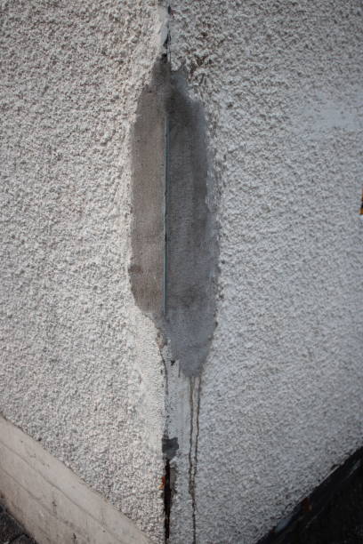 istock Corner of rendered building which has been repaired 1732028725