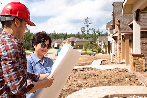 istock Builder meeting with woman at new home construction 173203488