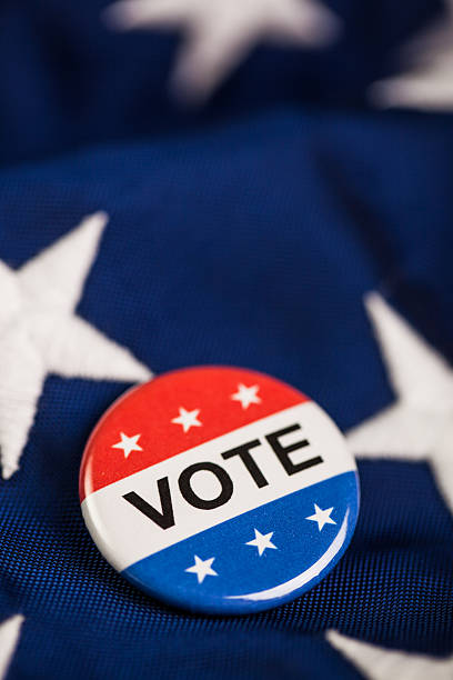 patriótica votação pin - vote button imagens e fotografias de stock