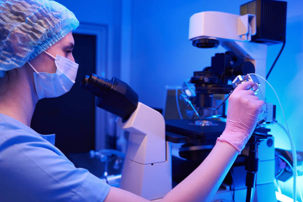 istock Female scientist doing intracytoplasmic sperm injection using micromanipulation equipment 1732046837