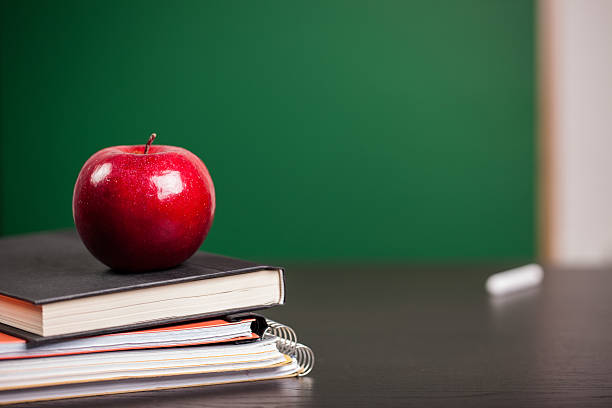 学校に戻る - apple stack red fruit ストックフォトと画像
