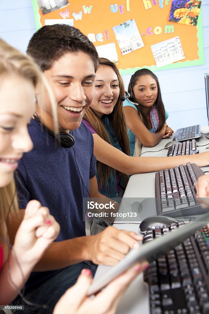 High School-Schüler im Computerraum mit parlamentarischer Bestuhlung. Digitale tablet. - Lizenzfrei Bildung Stock-Foto