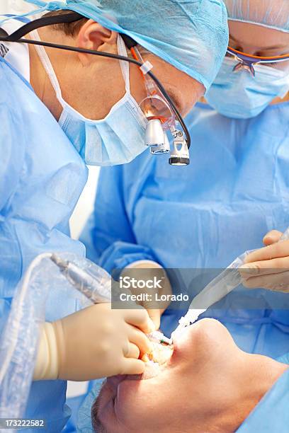 Dental Operazione - Fotografie stock e altre immagini di Dentista - Dentista, Paziente, Apparecchiatura odontoiatrica