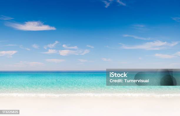 Spiaggia Tropicale Perfetta Con Piastrelle - Fotografie stock e altre immagini di Spiaggia - Spiaggia, Orizzonte, Mare