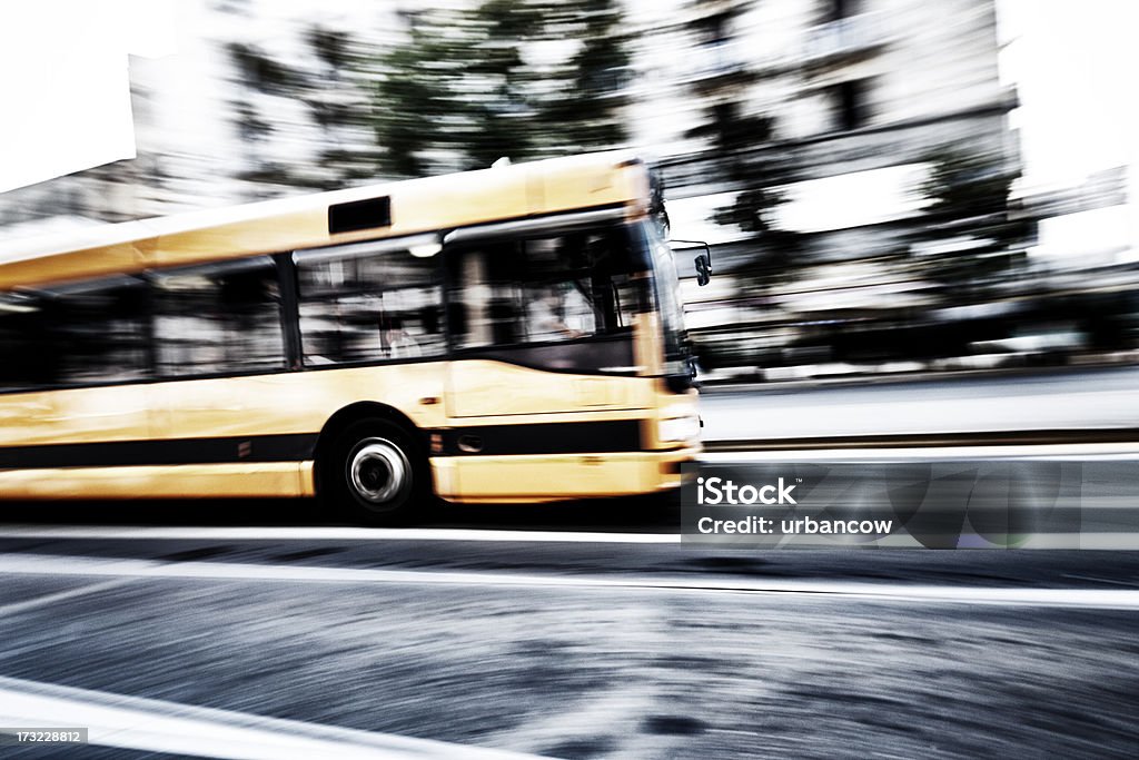 Итальянский автобус в движении - Стоковые фото Не в фокусе роялти-фри