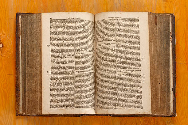 bardzo stare książki z 1768 - bible book zdjęcia i obrazy z banku zdjęć