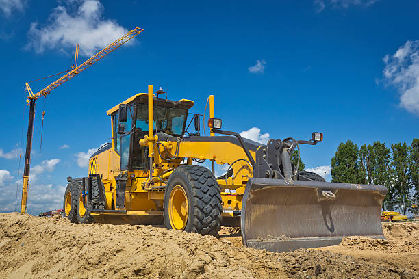 nivelador no trabalho - construction machinery machine industrial equipment grader - fotografias e filmes do acervo