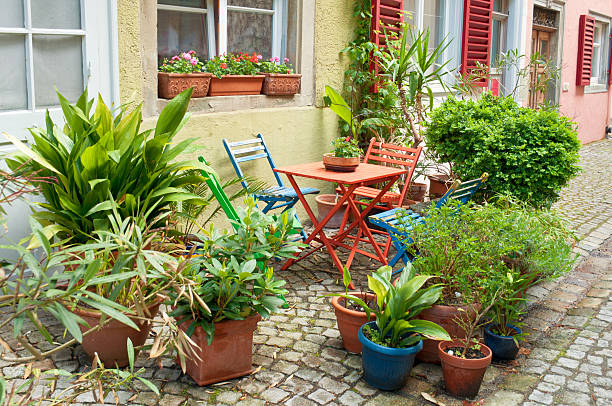 piccolo giardino davanti in germania - kleingarten foto e immagini stock