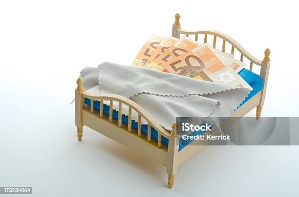 Geld Schlafen Gut Euro Im Bett Stockfoto und mehr Bilder von Währung - Währung, Schlafen, Bett