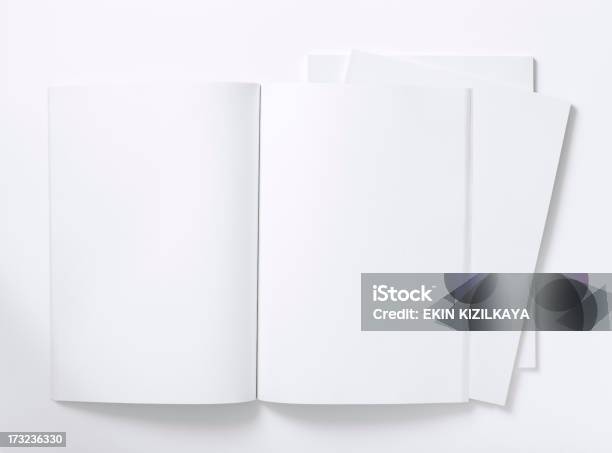 Abrir A Revista Em Branco - Fotografias de stock e mais imagens de Caderno de notas - Caderno de notas, Fundo Branco, Catálogo