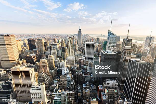 Foto de Vista Aérea Do Centro De Manhattan Na Cidade De Nova York e mais fotos de stock de Prédio da Metlife