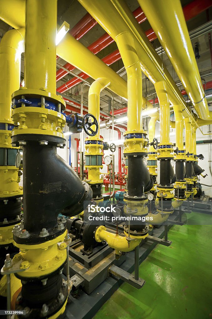Промышленный интерьер и трубопроводов - Стоковые фото Отправлять роялти-фри