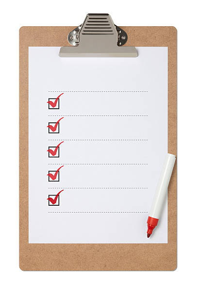 checklist on clipboard with clipping path - klembord illustraties stockfoto's en -beelden