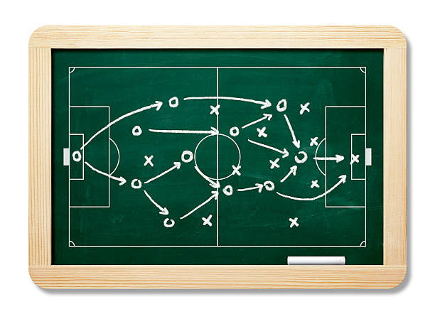 game plan on blackboard с обтравка - спортивная команда иллюстрации стоковые фото и изображения