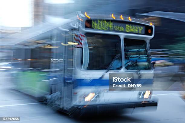 都市交通機関 - ニューヨーク市のストックフォトや画像を多数ご用意 - ニューヨーク市, バス, アクションショット