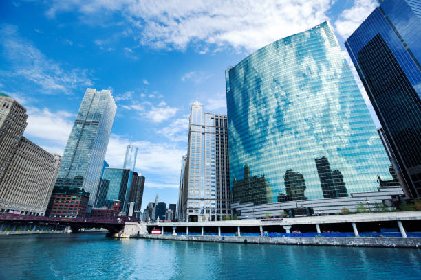 istock Downtown Chicago Skyline Along the River Hz 173253309