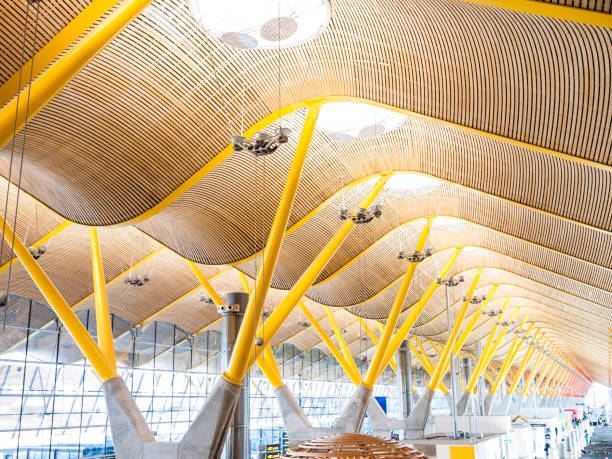 t4 aeropuerto de barajas - aeropuerto barajas fotografías e imágenes de stock