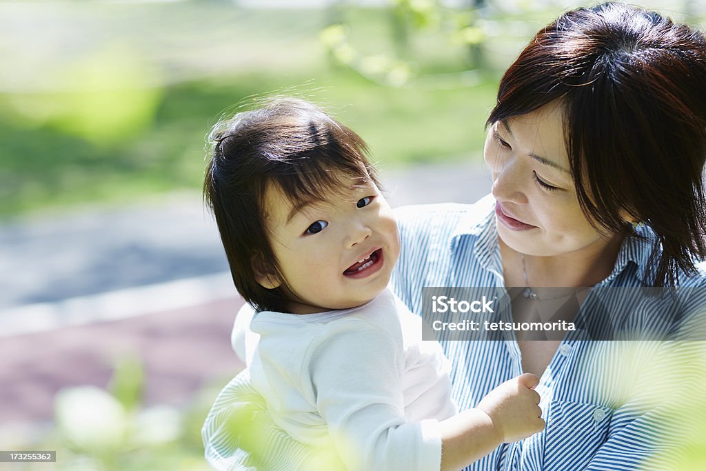 Feliz Mãe e bebê menino - Foto de stock de Abraçar royalty-free