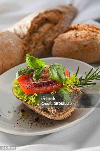 Photo libre de droit de Terrine Sandwich Sur Une Assiette banque d'images et plus d'images libres de droit de Aliment - Aliment, Aliment en portion, Aliment émincé