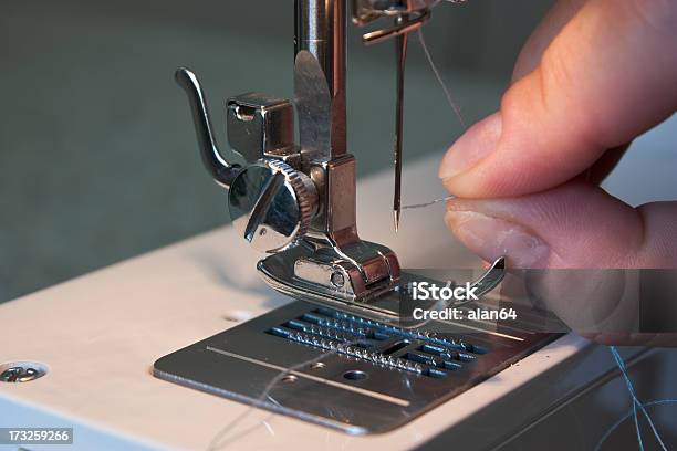 Швейная Машина — стоковые фотографии и другие картинки Machinery - Machinery, Бытовая техника, Вышивка