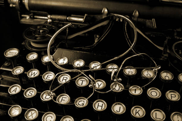 istock Antique Glasses and Typewriter 173262026