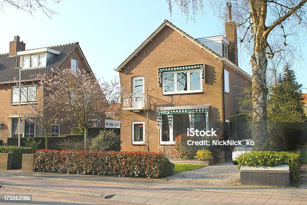 Dom Na Przedmieściach Holandia - zdjęcia stockowe i więcej obrazów Architektura - Architektura, Balkon, Bez ludzi