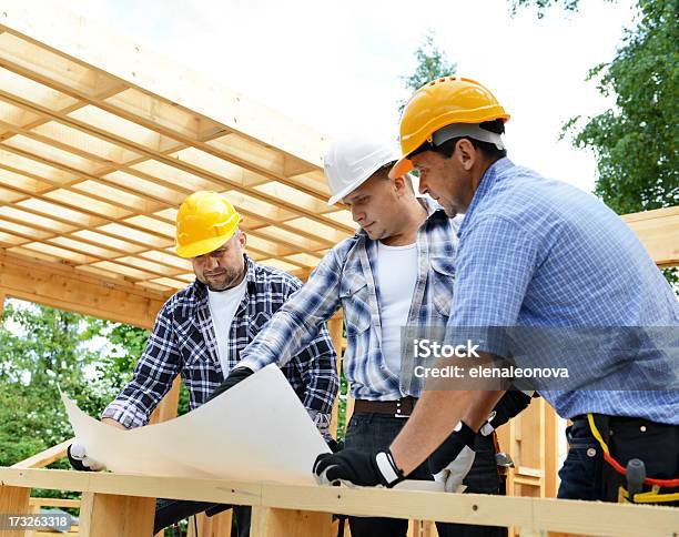 Construcción Foto de stock y más banco de imágenes de Accesorio de cabeza - Accesorio de cabeza, Adulto, Arquitectura