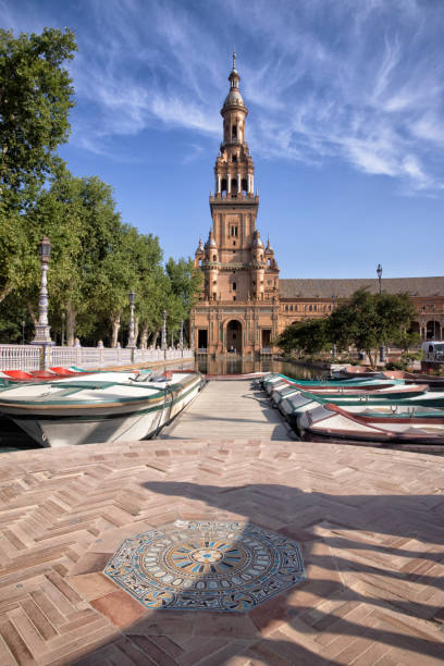 plaza de espana in sevilla, spanien - spain flag built structure cloud stock-fotos und bilder