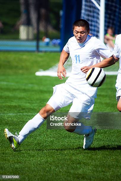 Fußball Folgen Sie Der Ball Stockfoto und mehr Bilder von Fußballspieler - Fußballspieler, Koreanischer Abstammung, Teenager-Alter