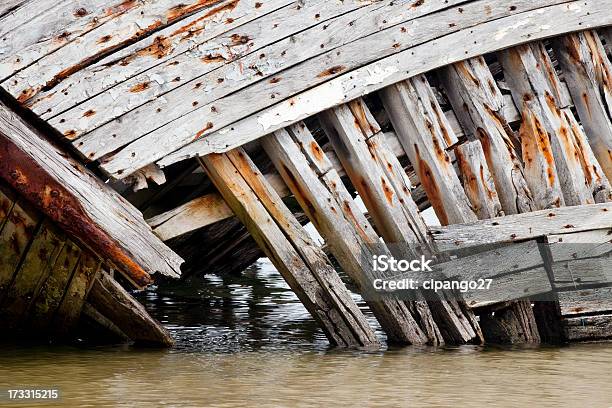 Vecchia Barca Dettaglio - Fotografie stock e altre immagini di Abbandonato - Abbandonato, Attraccato, Bianco