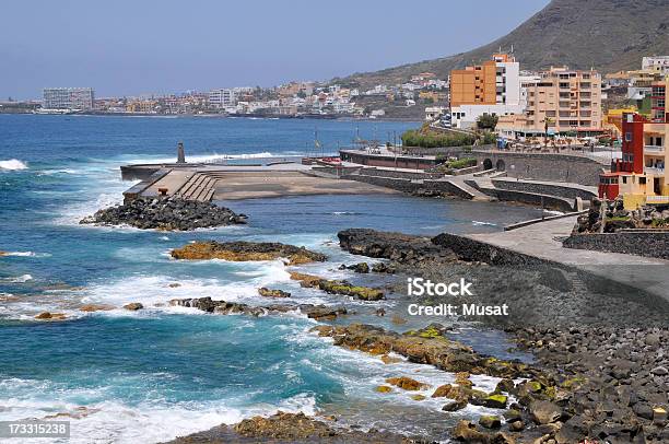 Photo libre de droit de Côte Et La Plage De Bajamar De Tenerife banque d'images et plus d'images libres de droit de Archipel - Archipel, Architecture, Bleu