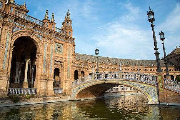 플라자 드 에스파냐 세빌리아 - plaza de espana seville victorian architecture architectural styles 뉴스 사진 이미지