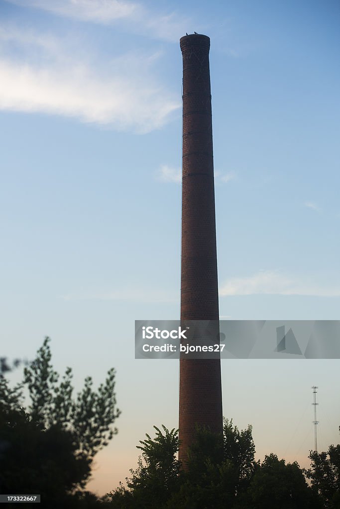 Stara Cegła chimney - Zbiór zdjęć royalty-free (Architektura)