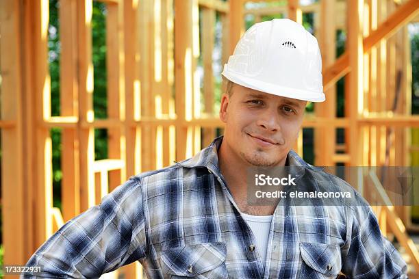Trabalhador Da Construção Civil - Fotografias de stock e mais imagens de 30-34 Anos - 30-34 Anos, Adulto, Adulto de idade mediana