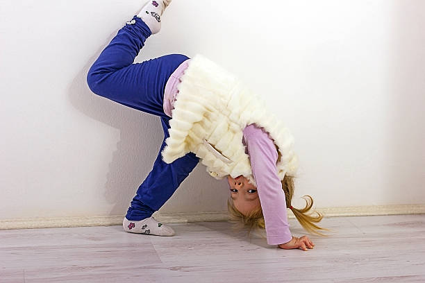 rapariga exercício. - gymnastics smiling little girls only isolated on white imagens e fotografias de stock