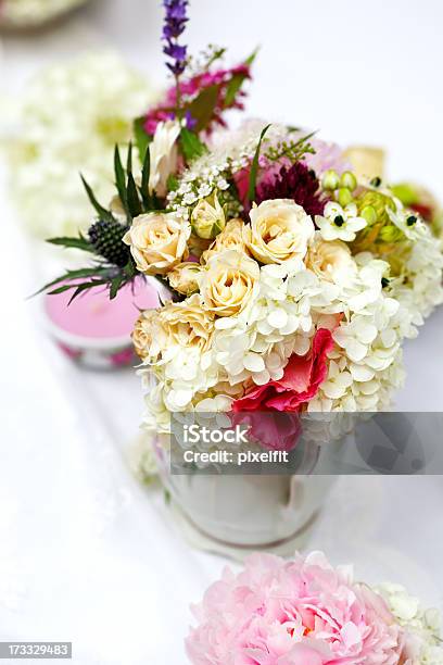 Blumendekoration Stockfoto und mehr Bilder von Blume - Blume, Dekoration, Farbbild